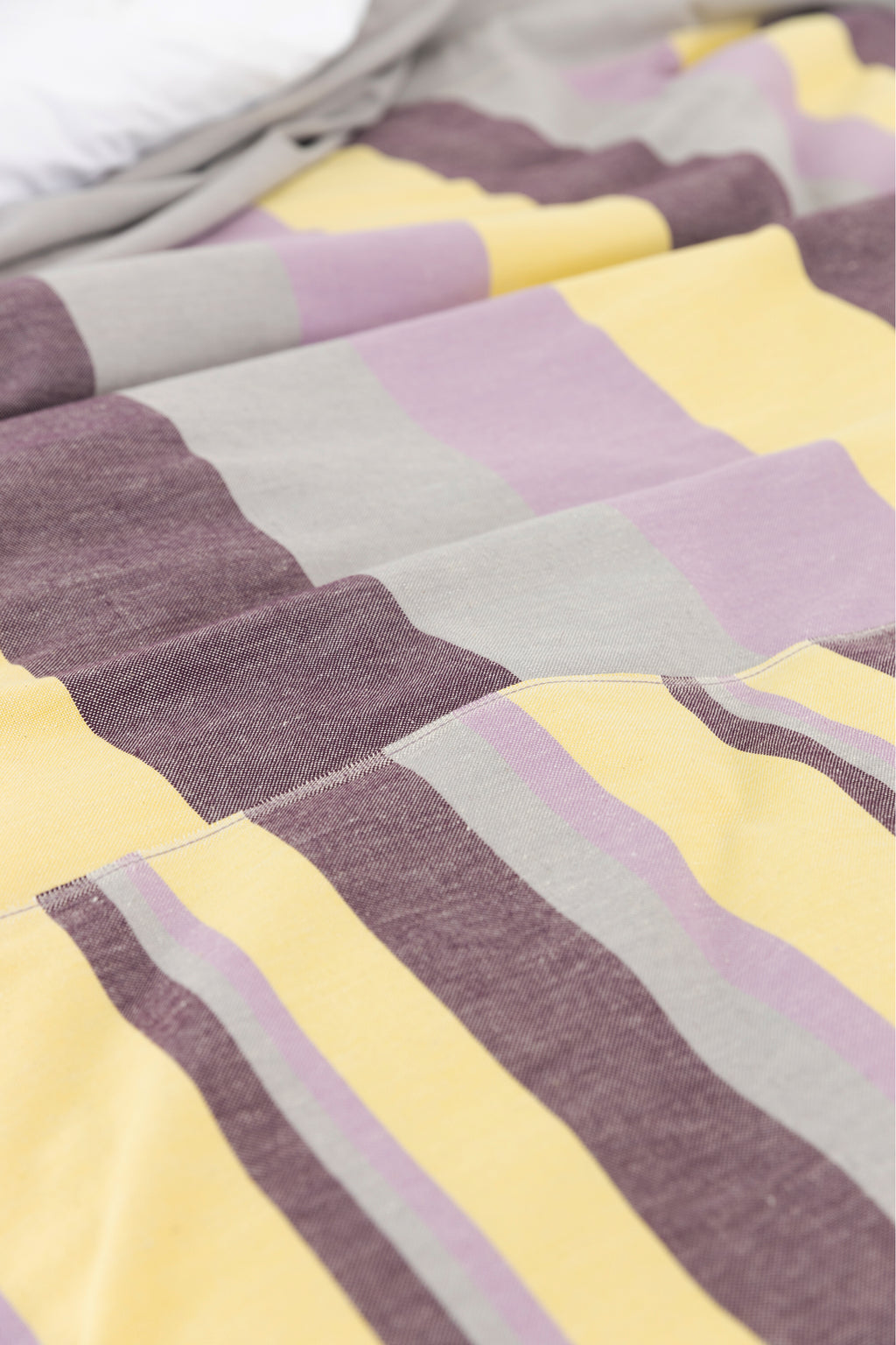 The Hues #6 Yatak Örtüsü – Sınırlı Sayıda El Yapımı Konfor image 4