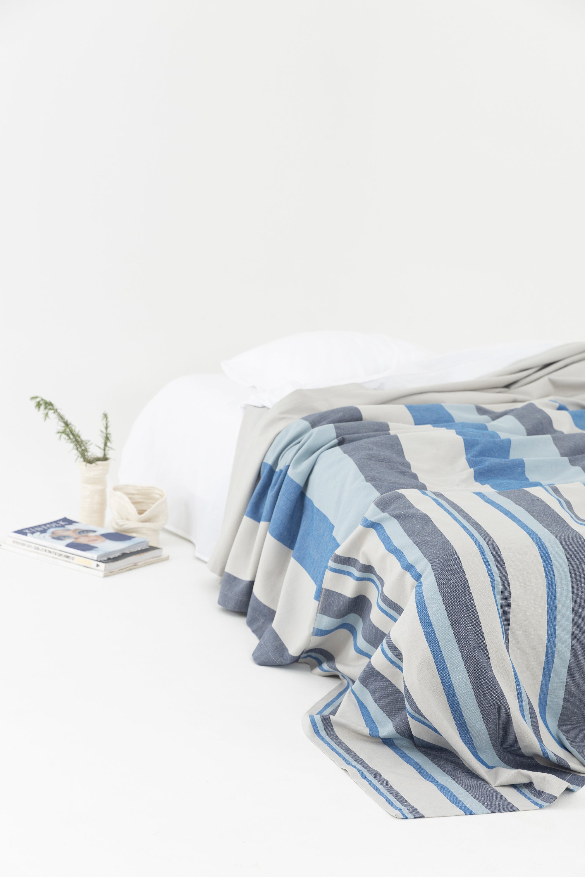 The Hues #5 Yatak Örtüsü – Sınırlı Sayıda El Yapımı Konfor image 2