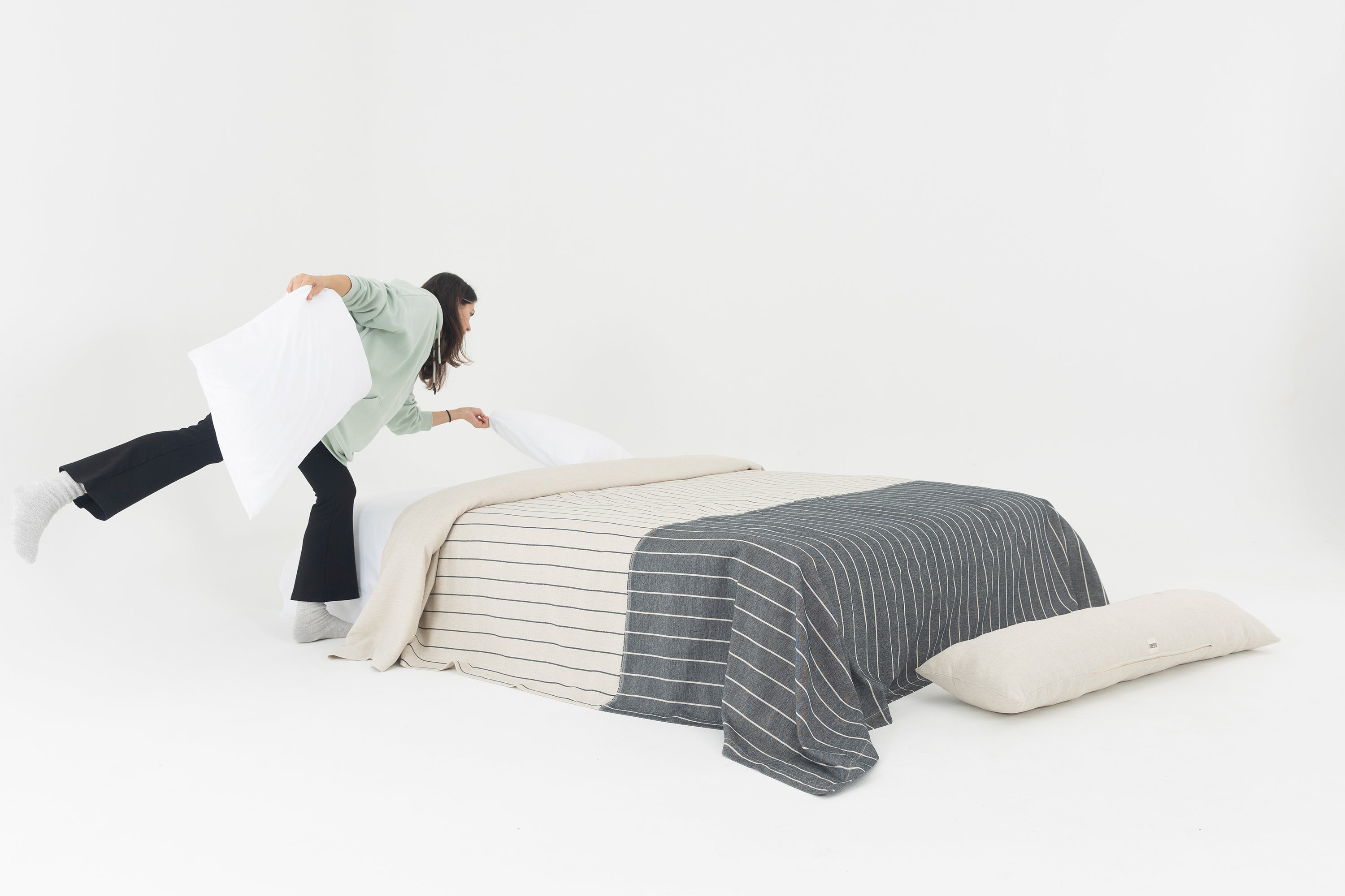 The Hues #8 Yatak Örtüsü –Sınırlı Sayıda El Yapımı Konfor image 2