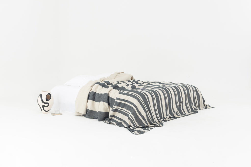 The Hues  #7 Yatak Örtüsü – Sınırlı Sayıda El Yapımı Konfor image 0