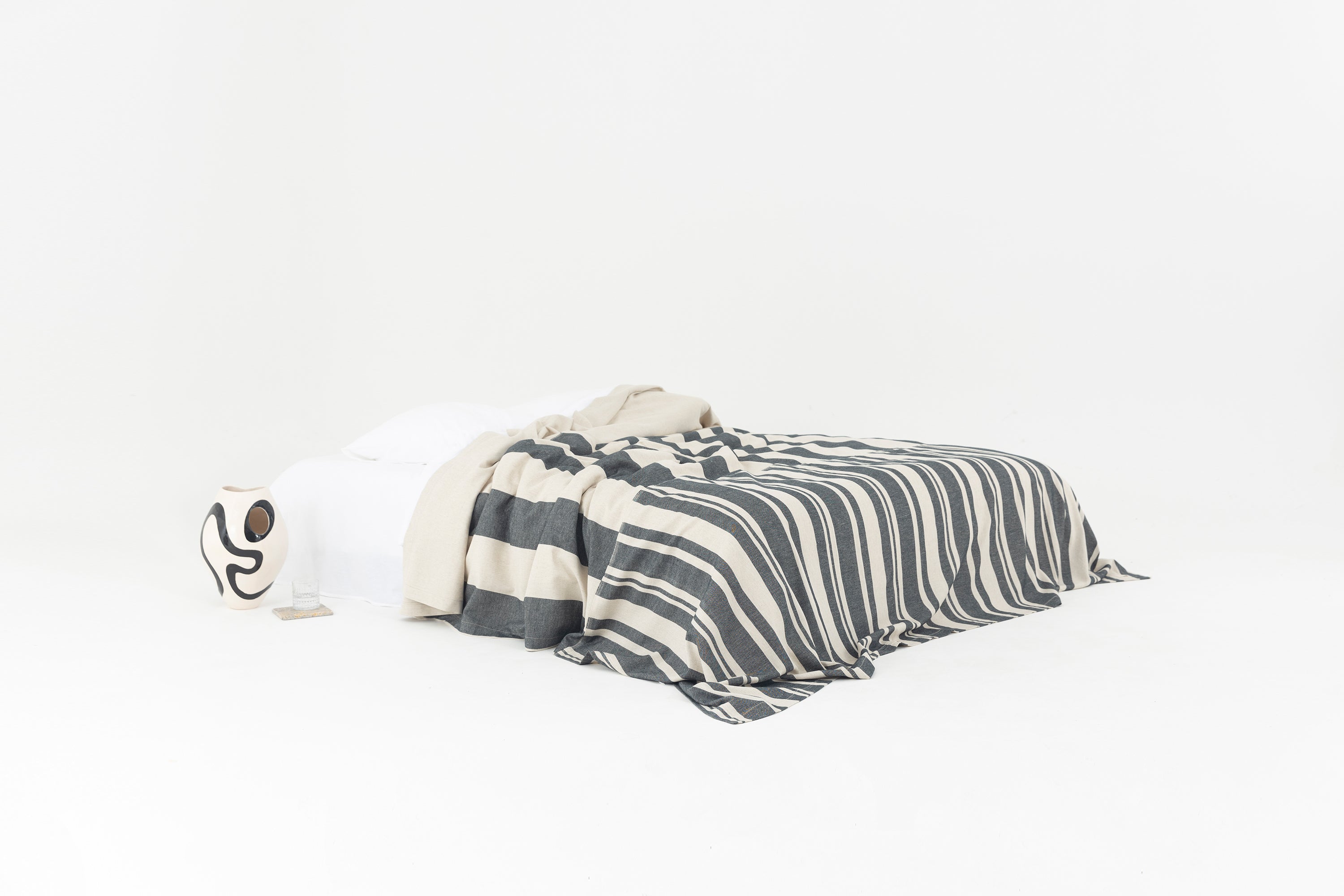 The Hues  #7 Yatak Örtüsü – Sınırlı Sayıda El Yapımı Konfor image 0