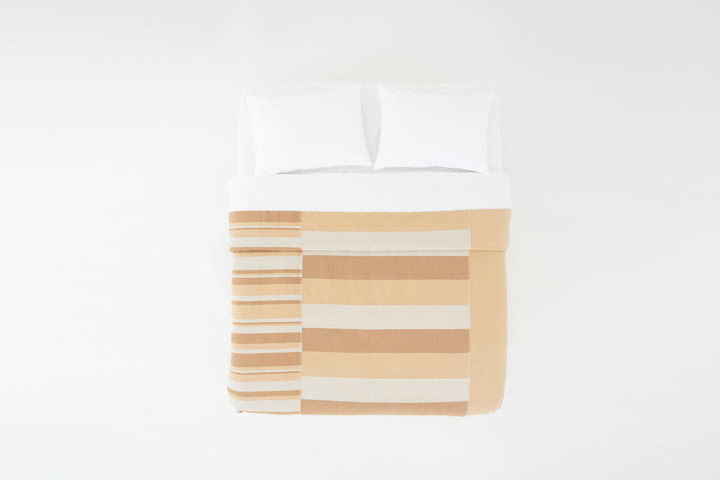 The Hues #2 Yatak Örtüsü – Sınırlı Sayıda El Yapımı Konfor image 1