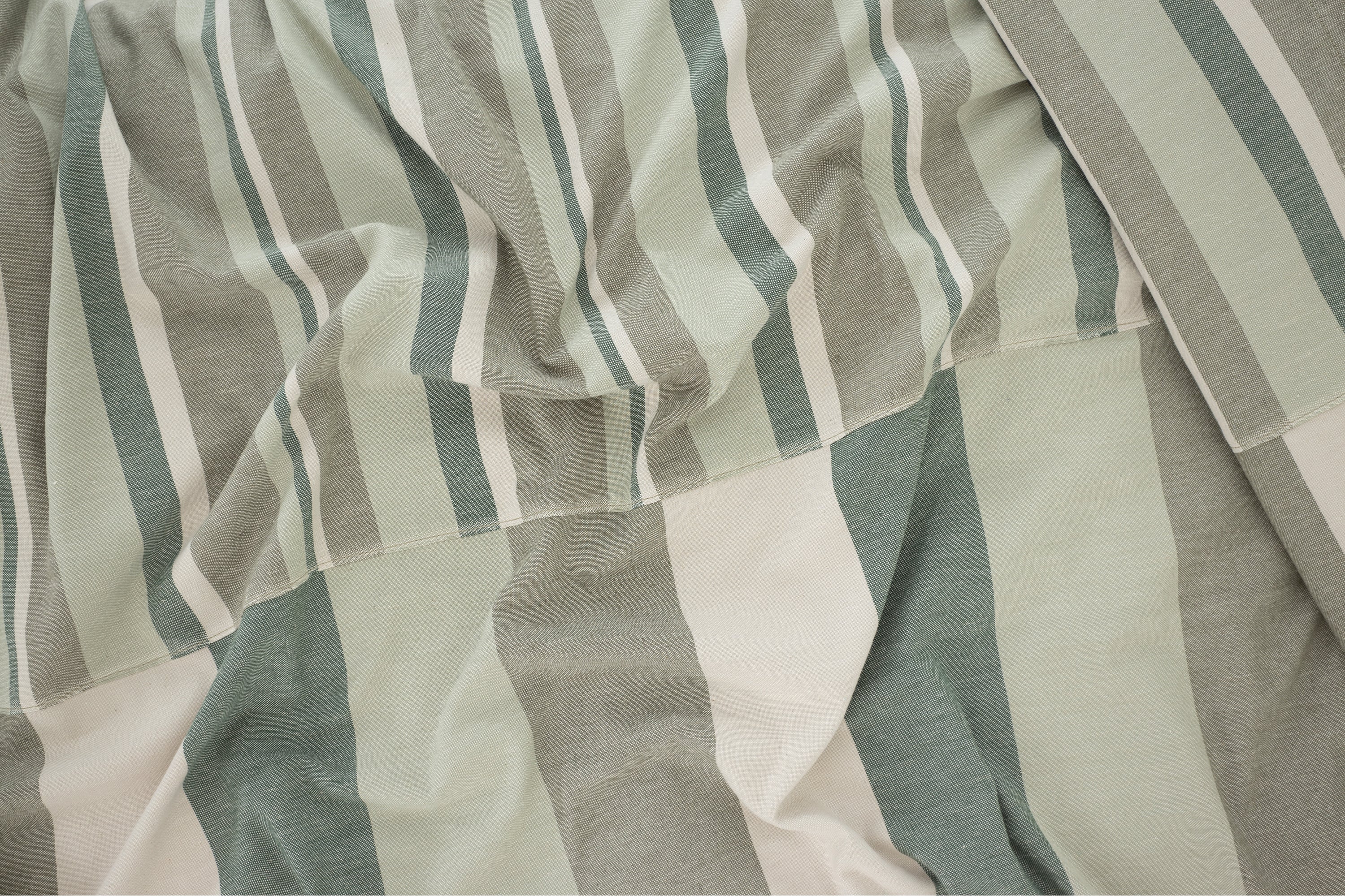 The Hues #3 Yatak Örtüsü – Sınırlı Sayıda El Yapımı Konfor image 7