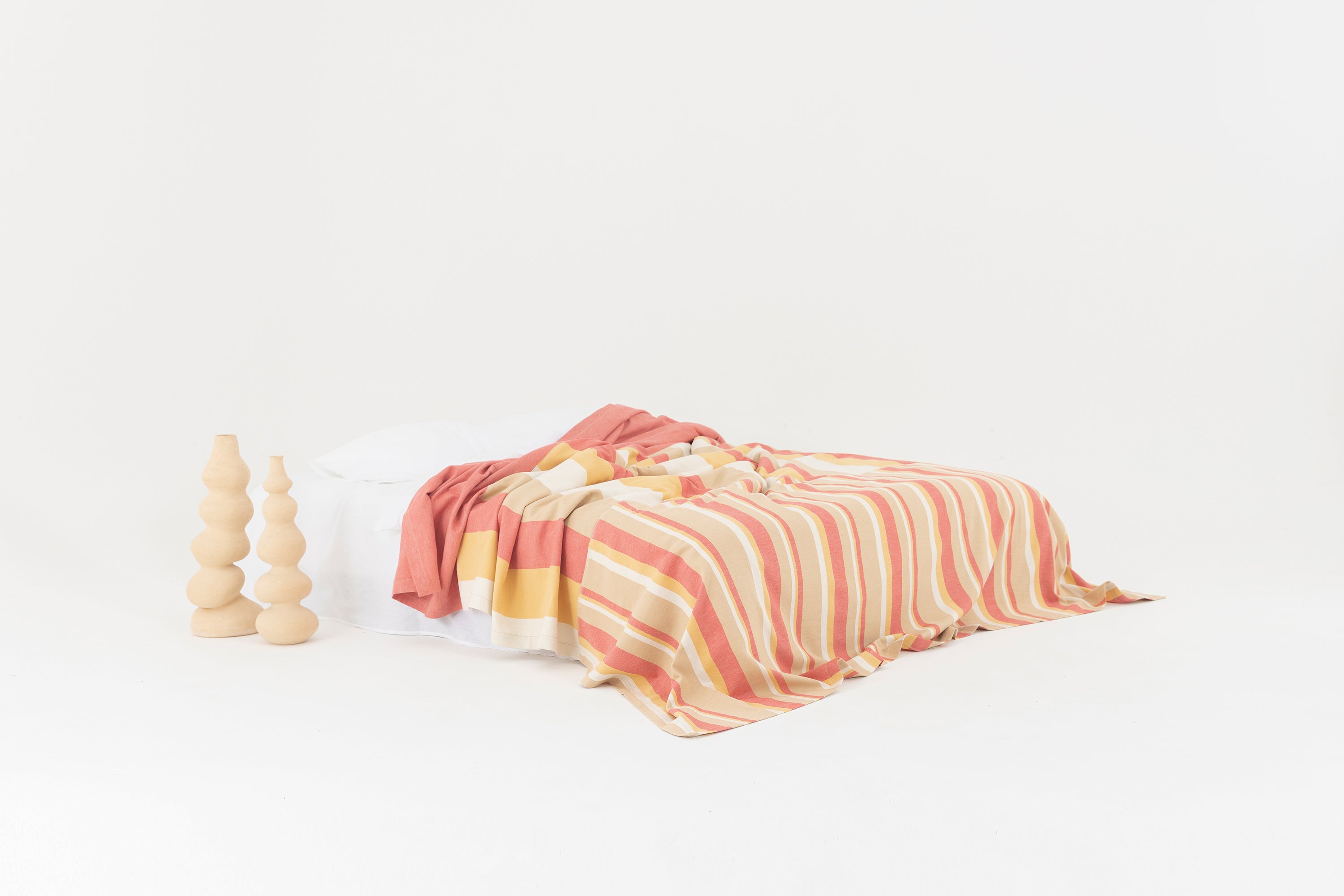 The Hues #1 Yatak Örtüsü – Sınırlı Sayıda El Yapımı Konfor image 0