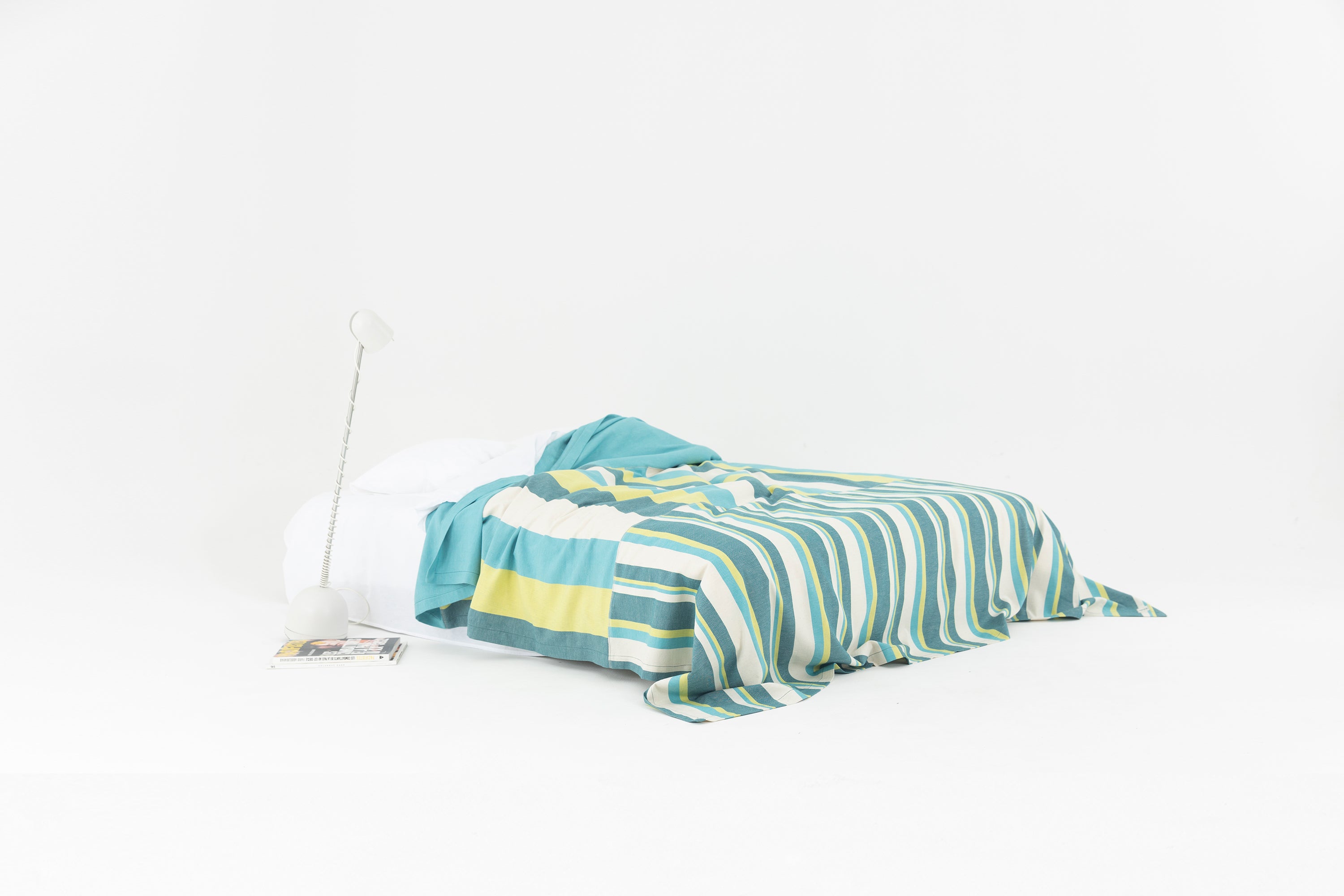 The Hues #4 Yatak Örtüsü – Sınırlı Sayıda El Yapımı Konfor image 0