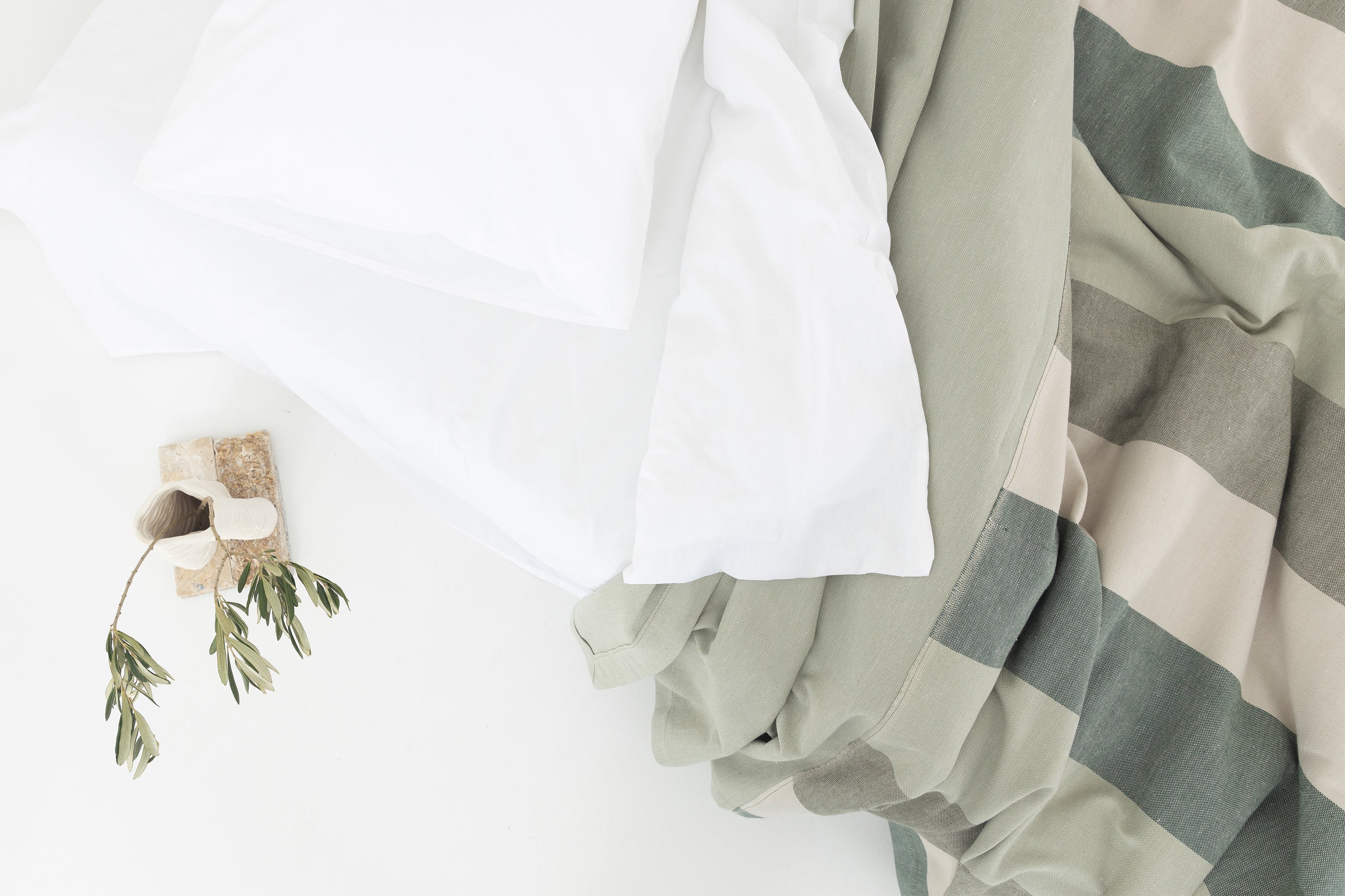 The Hues #3 Yatak Örtüsü – Sınırlı Sayıda El Yapımı Konfor image 2