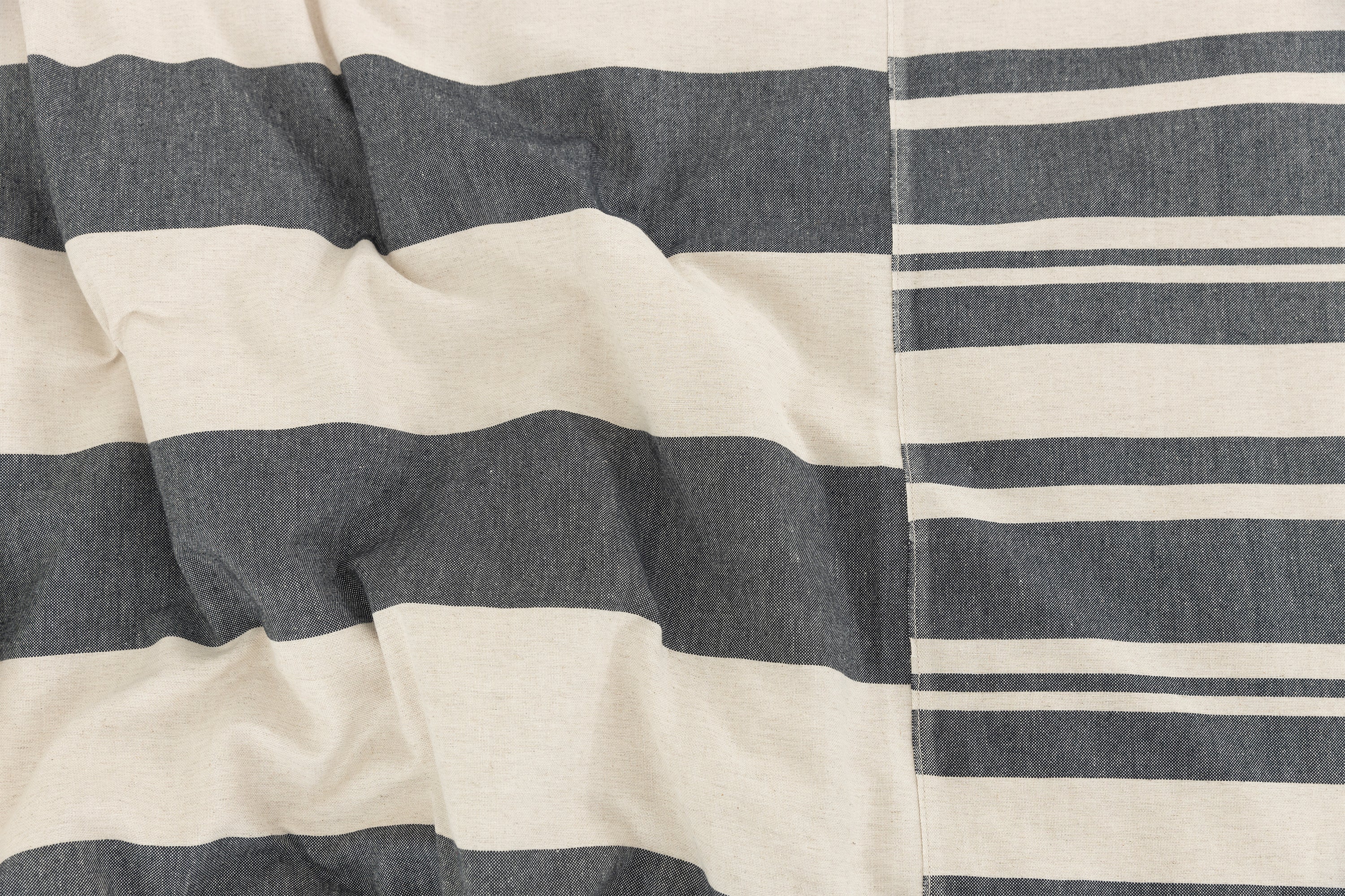 The Hues  #7 Yatak Örtüsü – Sınırlı Sayıda El Yapımı Konfor image 4