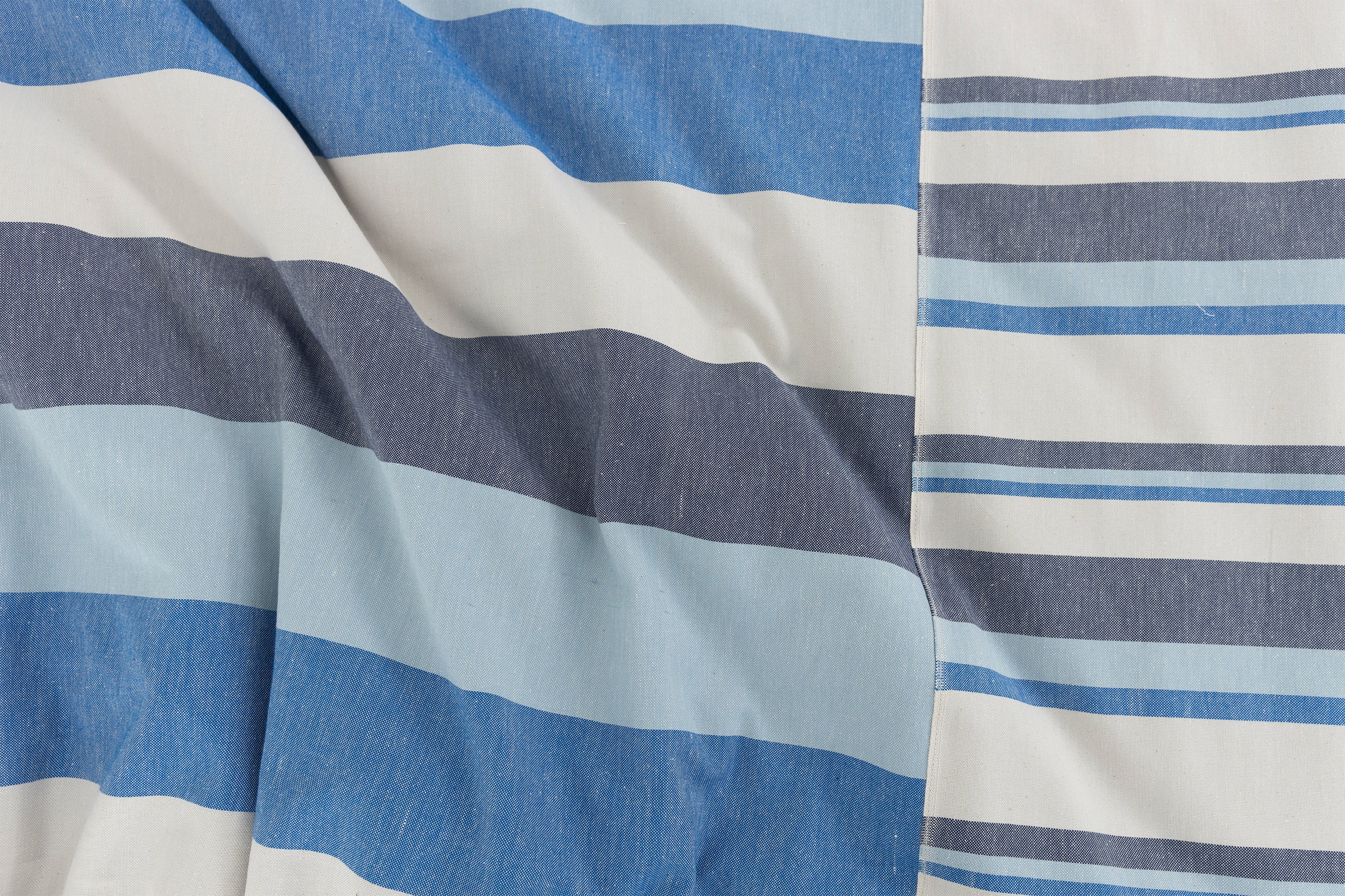 The Hues #5 Yatak Örtüsü – Sınırlı Sayıda El Yapımı Konfor image 5