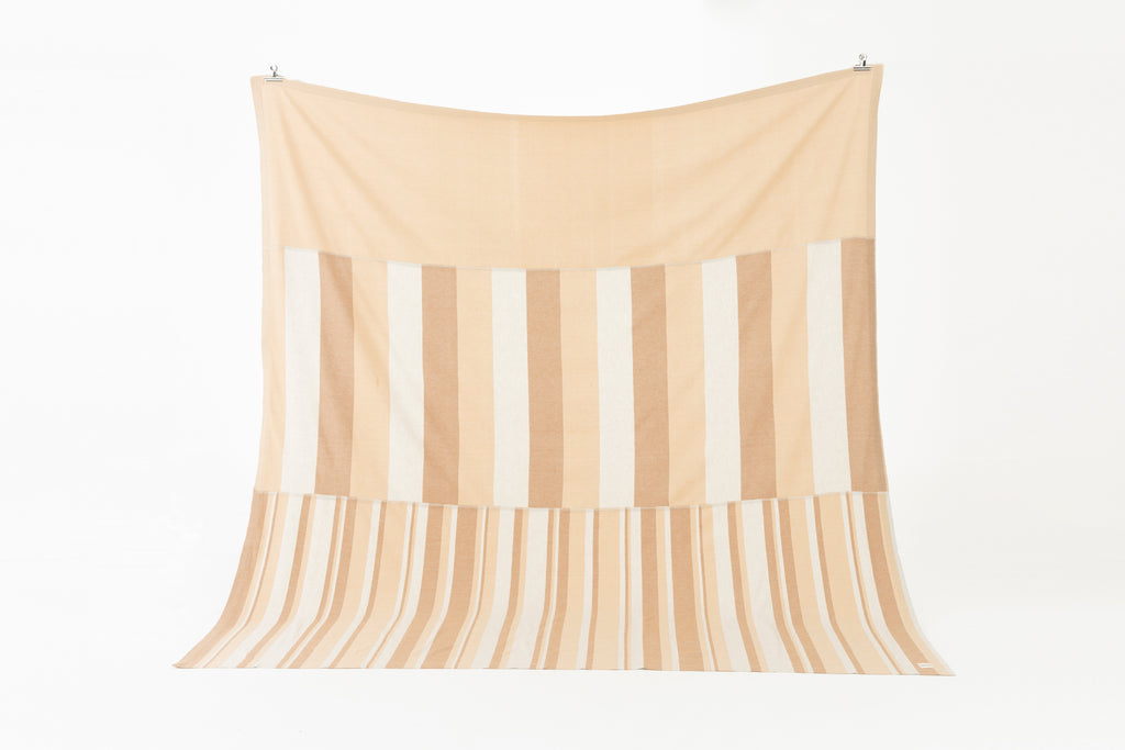 The Hues #2 Yatak Örtüsü – Sınırlı Sayıda El Yapımı Konfor image 5