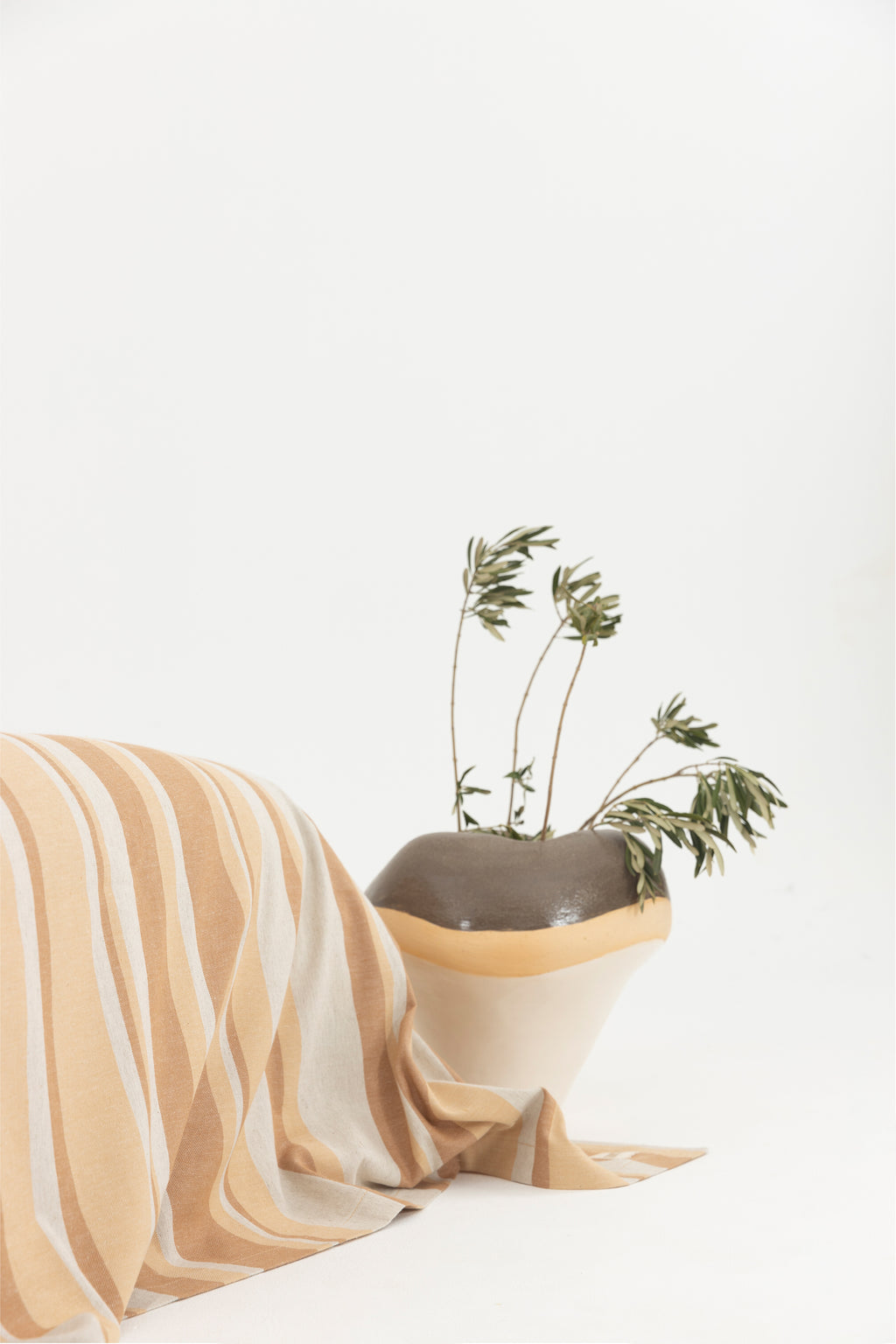 The Hues #2 Yatak Örtüsü – Sınırlı Sayıda El Yapımı Konfor image 2