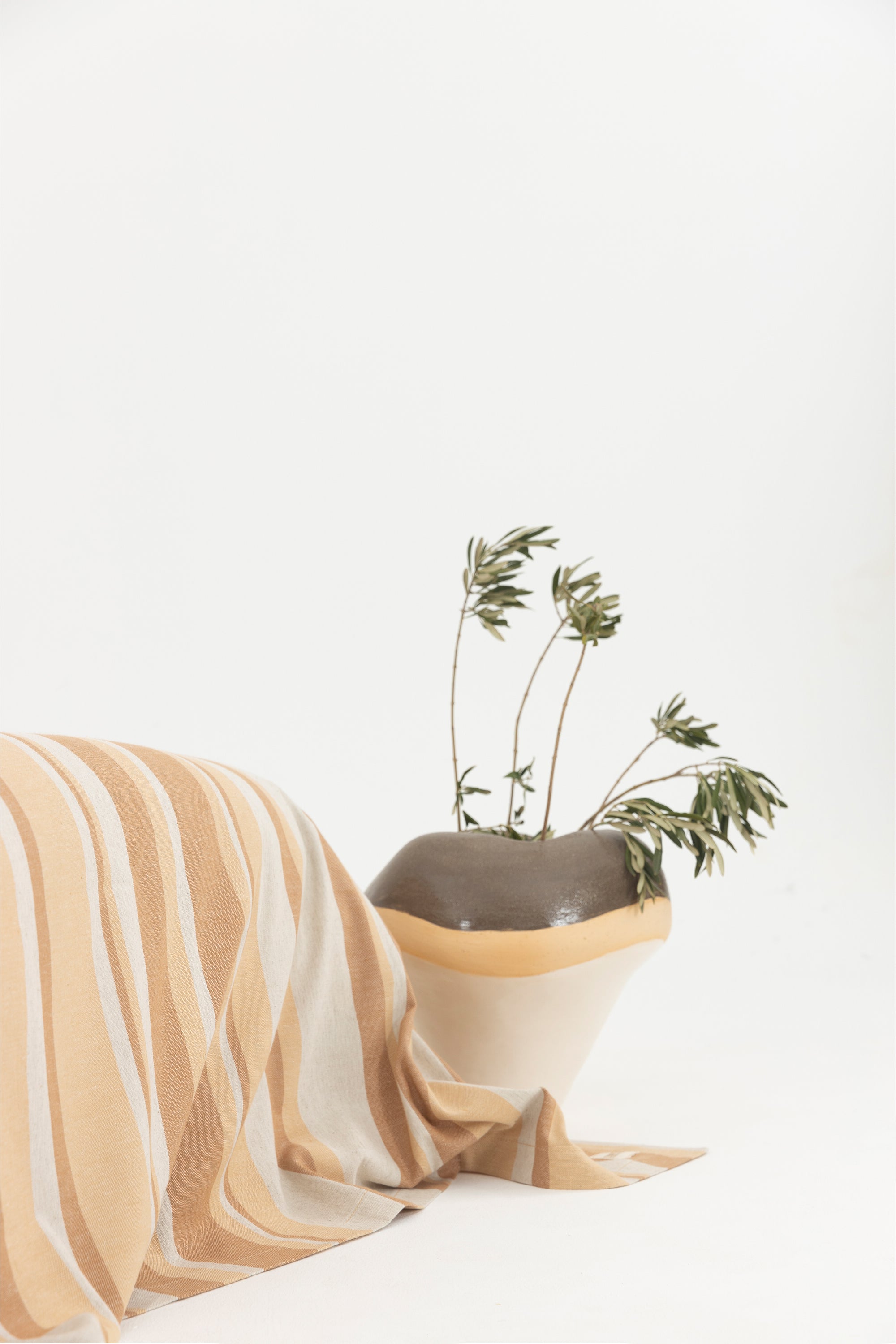 The Hues #2 Yatak Örtüsü – Sınırlı Sayıda El Yapımı Konfor image 2