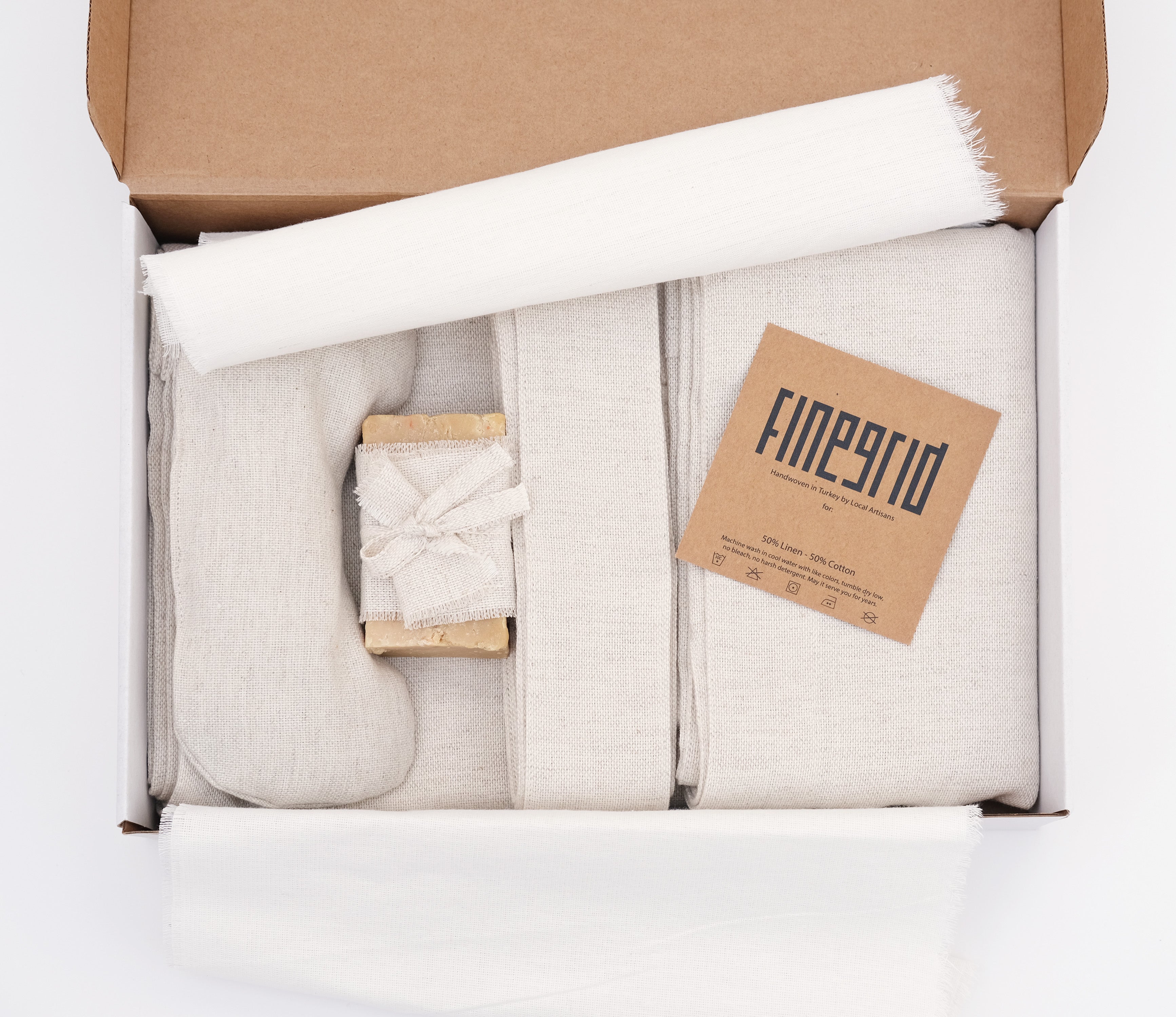 FineGrid Wellness Set 1 - Kimono & Göz Yastığı & Doğal Sabun