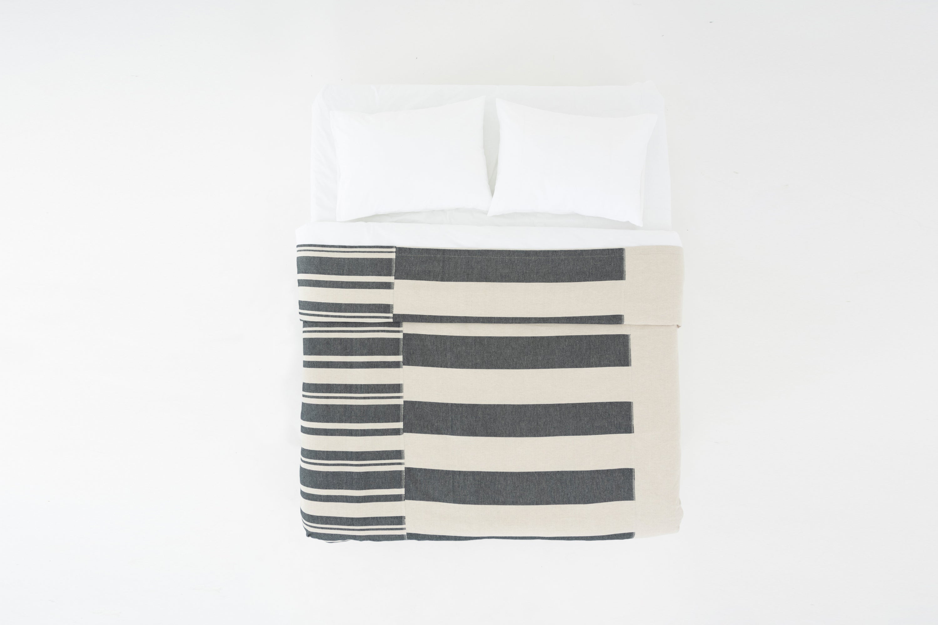 The Hues  #7 Yatak Örtüsü – Sınırlı Sayıda El Yapımı Konfor image 1