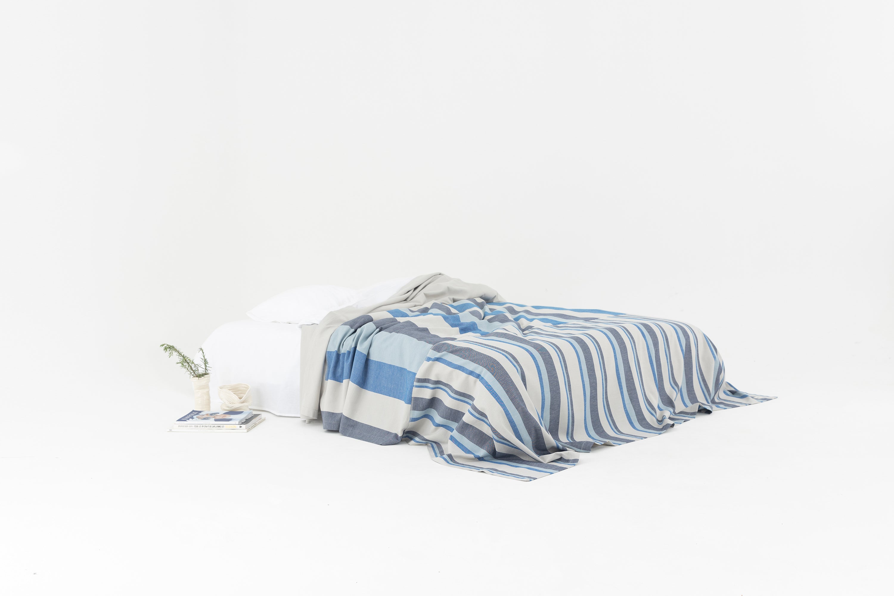 The Hues #5 Yatak Örtüsü – Sınırlı Sayıda El Yapımı Konfor image 0